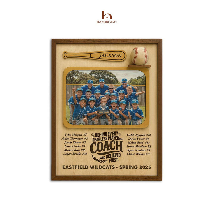 Wooden plaque with baseball-themed design featuring a team photo and text, branded 'Handreamy'.