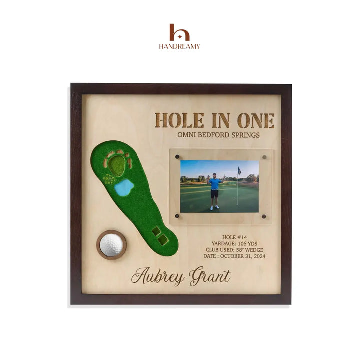 Golf-themed framed display with 'Hole in One' text and golf ball, featuring the brand 'Handreamy'.